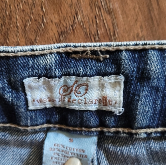 So Wear It Declare It 32X21 capris - Picture 4 of 5